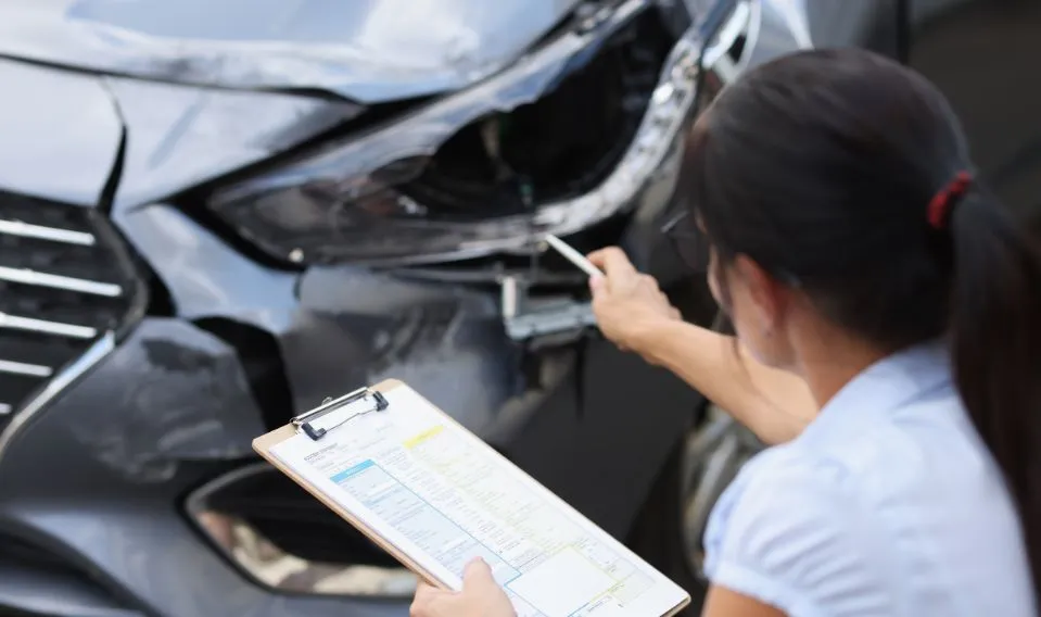 How To Settle a Car Accident Claim Without a Lawyer?